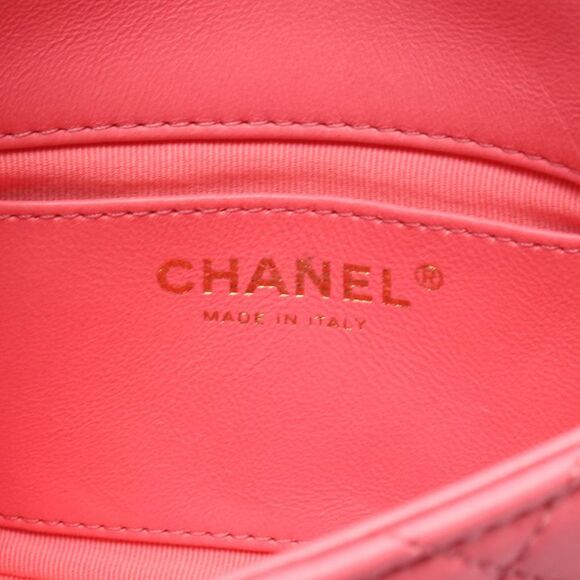 Chanel Matelasse Leather Shoulder Bag - Picture 4 of 9